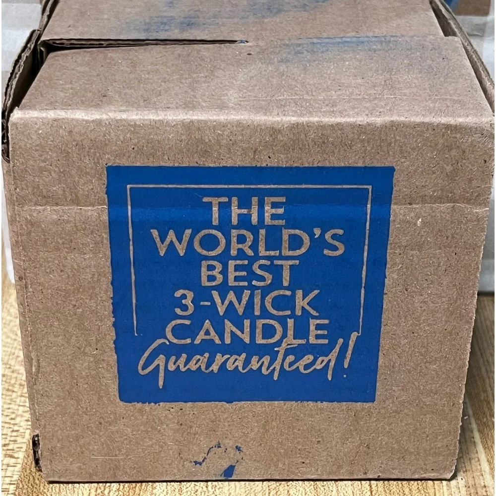Bath & Body Works Gwen’s Note 3-Wick Candle - Picture 4 of 4